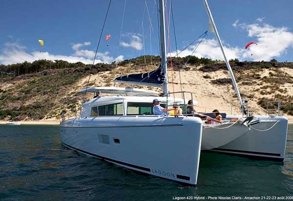 Catamarà de lloguer Lagoon 420 fondejat